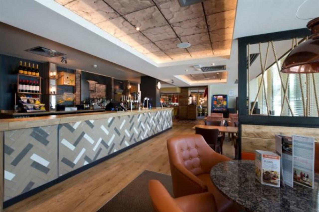 Premier Inn London Woolwich Экстерьер фото