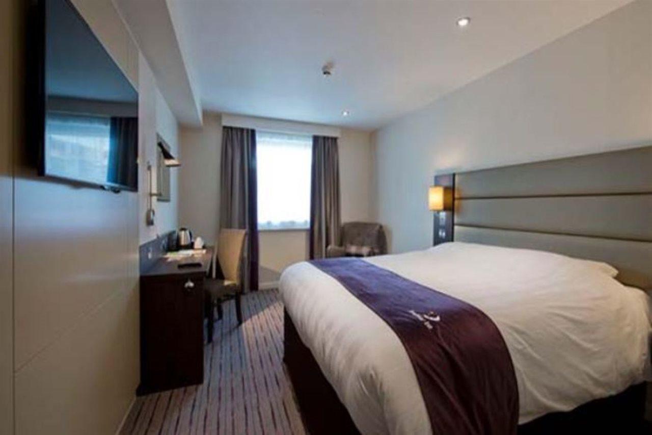Premier Inn London Woolwich Экстерьер фото