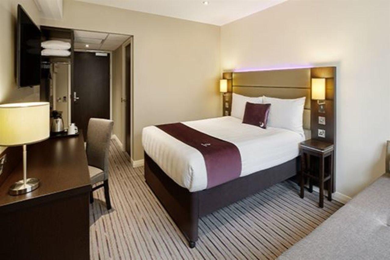 Premier Inn London Woolwich Экстерьер фото