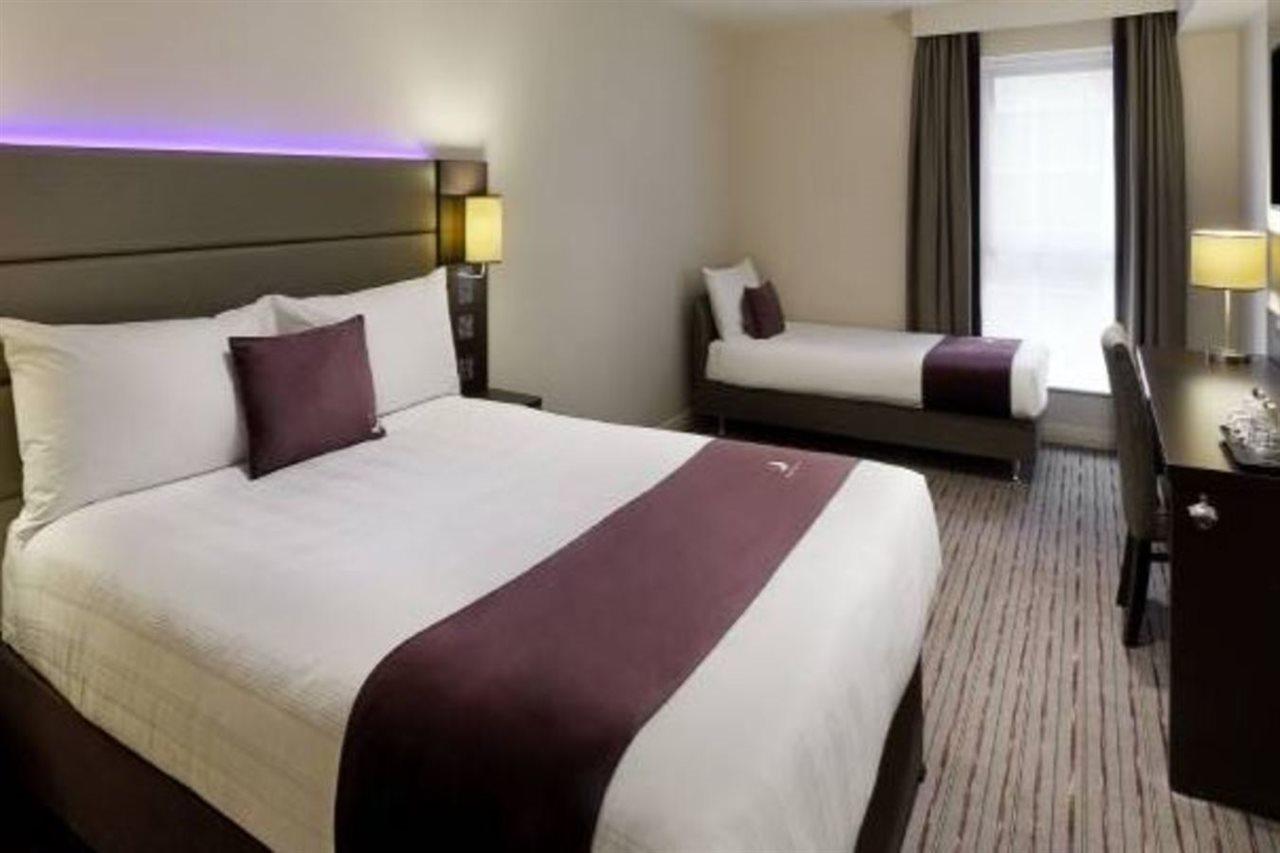 Premier Inn London Woolwich Экстерьер фото